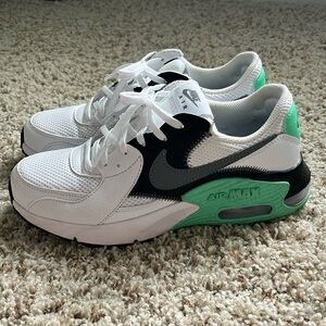 EUC Nike airmax women’s size 8